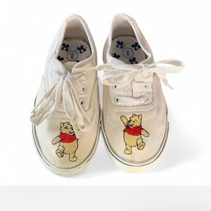 Disney Winnie the Pooh vintage white embroidered Pooh tennis sneakers kids 8